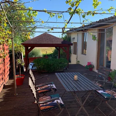 - Vin Rose بيت للعطل